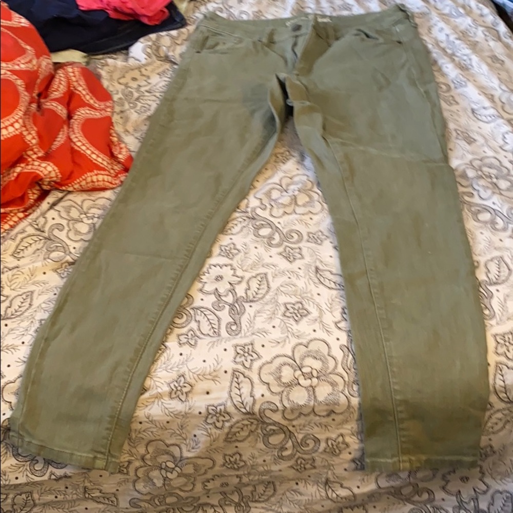 Universal thread green jean
